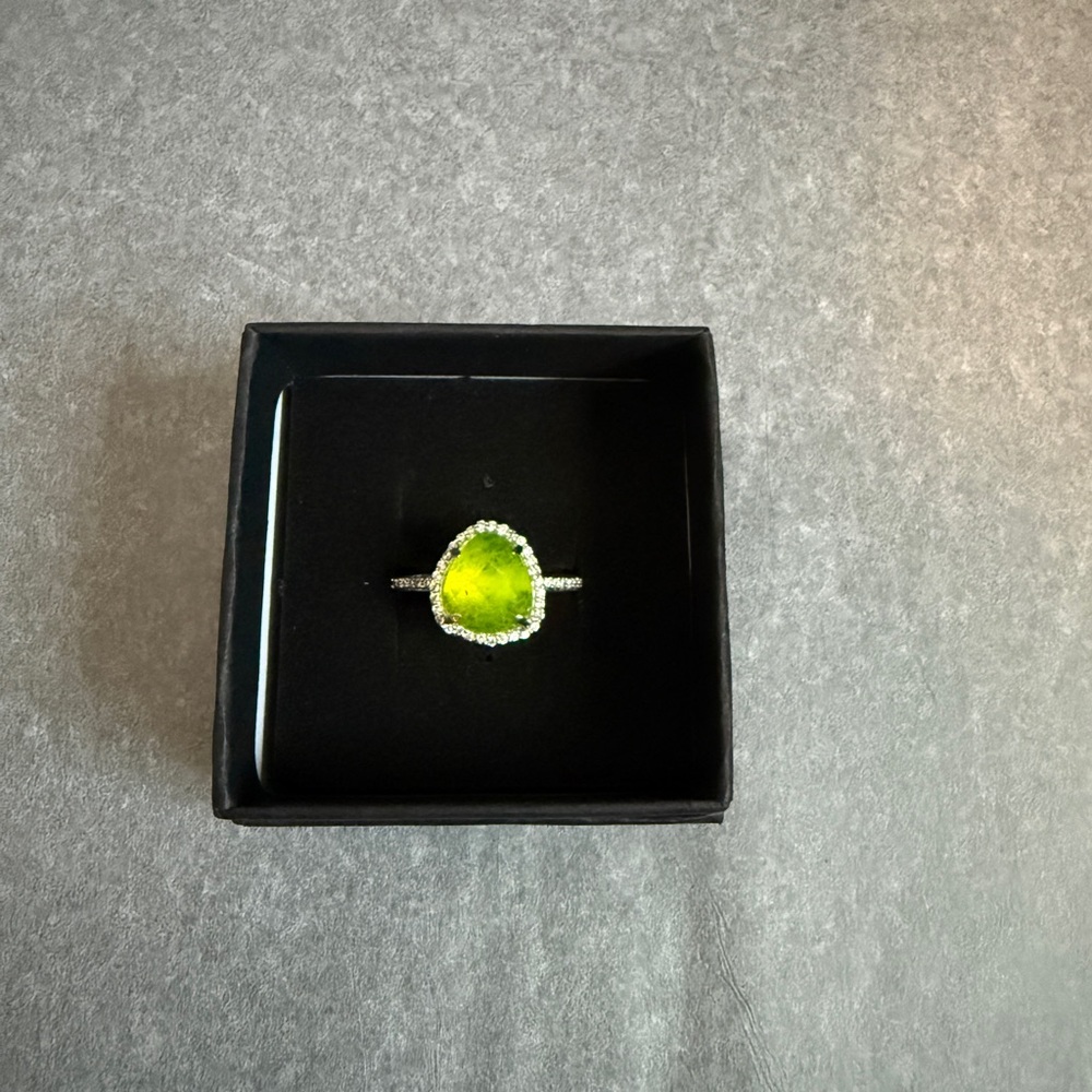 BP Silver and Peridot Gemstone Ring Sz 9